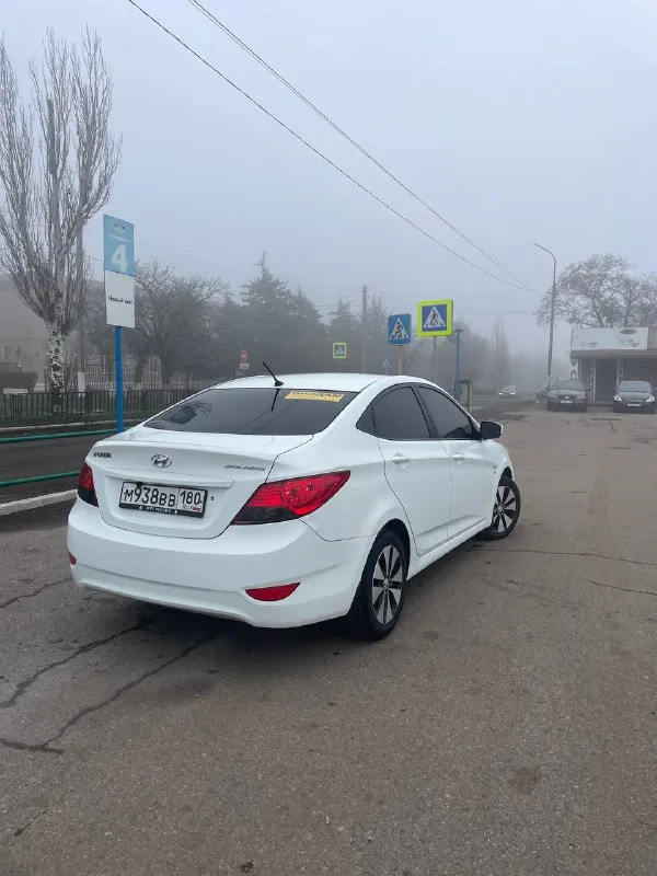 Продам: xyundai solaris 2013г пробег:225т. км 1.6 бензин акпп экономично и надежно, расход в среднем 7-8л хорошая комплектация -подогрев зоны дворников, подогревы передних сидений, 4 эл. стеклоподъемника, мультируль по машине все работает, все в идеале, двигатель не дымит не стучит, работает ровно, отлично, акпп переключает плавно без пинков, везде новое хорошее масло, по ходовой так же все порядок, не стуков не скрипов, новая зимняя резина, лампочки мини лизны led, туманки biled, ближний дальний. сигнализация старлайн, автомобиль обслужен, сел поехал я хозяин, переоформление без проблем, автотека зеленая, без дтп установленны динамики db апокалипсис, играет чисто-громко, так же саб aura indigo 1000w цена 1🍋₽ пгт. старобешево +79493437342 - фотография - 3