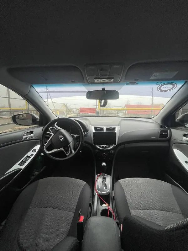 Продам: xyundai solaris 2013г пробег:225т. км 1.6 бензин акпп экономично и надежно, расход в среднем 7-8л хорошая комплектация -подогрев зоны дворников, подогревы передних сидений, 4 эл. стеклоподъемника, мультируль по машине все работает, все в идеале, двигатель не дымит не стучит, работает ровно, отлично, акпп переключает плавно без пинков, везде новое хорошее масло, по ходовой так же все порядок, не стуков не скрипов, новая зимняя резина, лампочки мини лизны led, туманки biled, ближний дальний. сигнализация старлайн, автомобиль обслужен, сел поехал я хозяин, переоформление без проблем, автотека зеленая, без дтп установленны динамики db апокалипсис, играет чисто-громко, так же саб aura indigo 1000w цена 1🍋₽ пгт. старобешево +79493437342 - фотография - 5