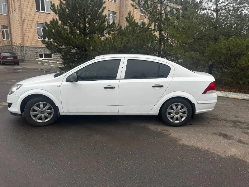 Opel астра н 2011г 1.6л механика 211000км кондиционер стеклоподъемники мультируль подогрев сидений два комплекта ключей два комплекта резины состояние кузова без единого рыжика в заводском окрасе кроме одного крыла технически обслужена сел поехал вложений не требует каждый день на ходу цена: 575000₽ торг возможен +79930811808(телеграмм) 📞 звоните: +7(993)0811808 - фотография - 5
