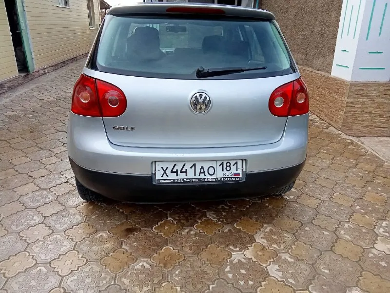Цена 570000₽. один собственник, продам volkswagen гольф 5, 2004 года, двигатель 1.6 бензин восьмиклапанный, самый простой неприхотливый и надёжный двигатель. коробка механика, автомобиль в отличном состоянии, никаких вложений не требует, родной пробег 240 тыс. 4 электростеклоподъемника, кондиционер, гур, 2 комплекта резины. автомобиль пригонялся из голландии. продажа от собственника. находится автомобиль в г. алчевск луганская область. обращаться по телефону +79591521466. связь плохая пишите, телеграмм, вотсап. 📞 звоните: +7(959)1521466 - фотография - 6