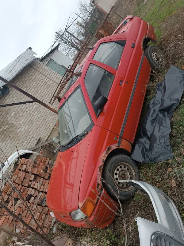 Продам ford орион 91 года. на ходу, заводится едет. гбо пропан. требует сварочных работ, днище арки.... - фотография