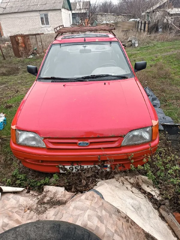 Продам ford орион 91 года. на ходу, заводится едет. гбо пропан. требует сварочных работ, днище арки. 2 года назад начал переваривать арку но так и не доделал нет ни времени ни желания. вторая арка тоже есть, отдам. менялось много чего по ходовке, тормозам. комплект сцепления также новый. продаю так как стоит без дела занимает место. может кто заберёт доведет до ума. учёт днр постоянный. хочу за него 80тыс рублей. автомобиль находится в горловке. в лс или телега +79494804294 📞 звоните: +7(949)4804294 - фотография - 2