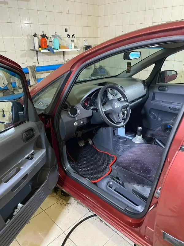 Продам mitsubishi colt 2005г. , двигатель 1.3 бензин, коробка роботизированная, кондиционер, передние стеклоподъёмники, подогрев передних сидений, сигнализация с обратной связью, центральный замок, пробег 179000 км, общее состояние хорошее, по кузову есть недочёты нужно заниматься, документы в порядке, цена 250к хороший торг. горловка +79493529432 📞 звоните: +7(949)3529432 - фотография - 2