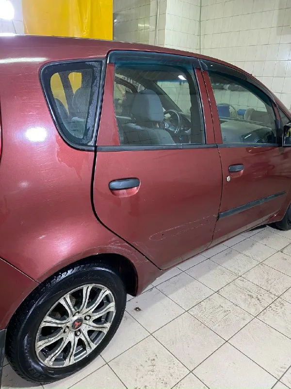 Продам mitsubishi colt 2005г. , двигатель 1.3 бензин, коробка роботизированная, кондиционер, передние стеклоподъёмники, подогрев передних сидений, сигнализация с обратной связью, центральный замок, пробег 179000 км, общее состояние хорошее, по кузову есть недочёты нужно заниматься, документы в порядке, цена 250к хороший торг. горловка +79493529432 📞 звоните: +7(949)3529432 - фотография - 6