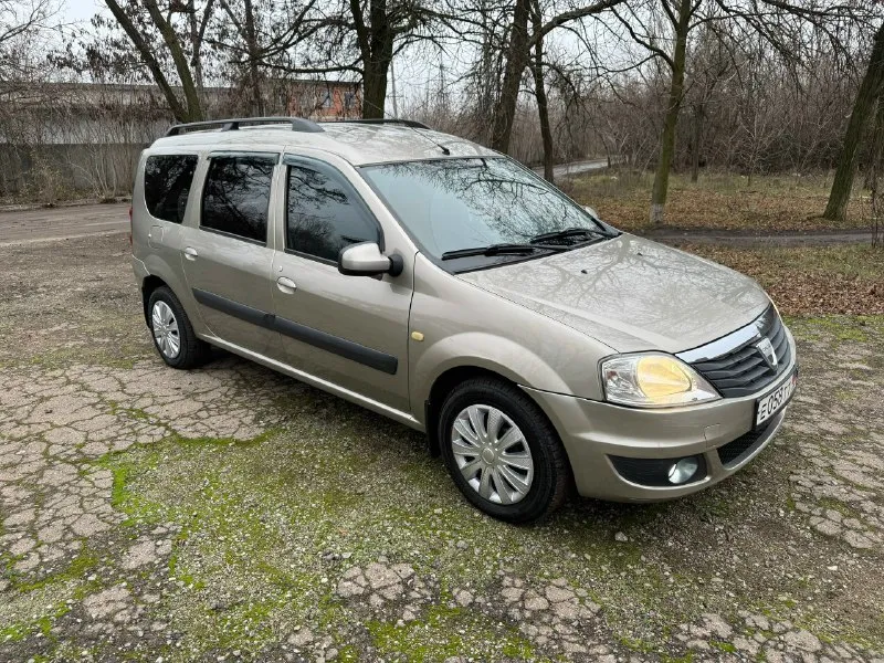 Продам авто dacia logan, 2009г. в. объём двигателя 1.6.кондиционер работает авто в полной комплектац... - фотография