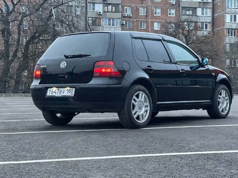 Volkswagen golf iv, 1998 г. , 1.6 akl. цена: 480 000 руб. торг у капота. продажа от собственника. автомобиль готов к полному переоформлению. · двигатель 1.6 akl — проверенный временем и ремонтопригодный. · комплектация: 4 электростеклоподъемника, линзованные птф в фарах, трехспицевый руль. · состояние для возраста: эксплуатационные нюансы есть, все обсуждаемо и аргументированно. · честный торг после осмотра у капота. надежный хетчбек для ежедневной эксплуатации без лишних вложений. все вопросы решаются предметным разговором. +79494170297 звоните, чтобы посмотреть и обсудить цену. 📞 звоните: +7(949)4170297 - фотография - 2