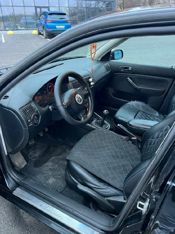 Volkswagen golf iv, 1998 г. , 1.6 akl. цена: 480 000 руб. торг у капота. продажа от собственника. автомобиль готов к полному переоформлению. · двигатель 1.6 akl — проверенный временем и ремонтопригодный. · комплектация: 4 электростеклоподъемника, линзованные птф в фарах, трехспицевый руль. · состояние для возраста: эксплуатационные нюансы есть, все обсуждаемо и аргументированно. · честный торг после осмотра у капота. надежный хетчбек для ежедневной эксплуатации без лишних вложений. все вопросы решаются предметным разговором. +79494170297 звоните, чтобы посмотреть и обсудить цену. 📞 звоните: +7(949)4170297 - фотография - 3