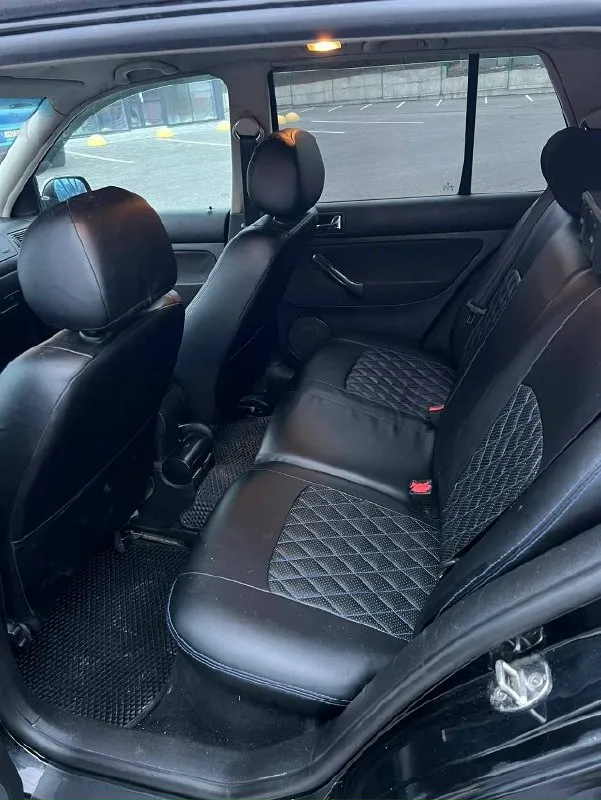 Volkswagen golf iv, 1998 г. , 1.6 akl. цена: 480 000 руб. торг у капота. продажа от собственника. автомобиль готов к полному переоформлению. · двигатель 1.6 akl — проверенный временем и ремонтопригодный. · комплектация: 4 электростеклоподъемника, линзованные птф в фарах, трехспицевый руль. · состояние для возраста: эксплуатационные нюансы есть, все обсуждаемо и аргументированно. · честный торг после осмотра у капота. надежный хетчбек для ежедневной эксплуатации без лишних вложений. все вопросы решаются предметным разговором. +79494170297 звоните, чтобы посмотреть и обсудить цену. 📞 звоните: +7(949)4170297 - фотография - 4