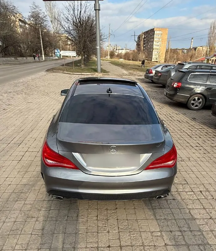 Продажа в днр продается mercedes-benz cla 250 автомобиль от собственника! отличный выбор для тех, кто ценит динамику и немецкое качество. основные характеристики: -двигатель: 2.0 л, 211 л. с. - коробка передач: 7-ступенчатый автомат - пробег: 150 000 - год выпуска: 2013 - комплектация: кожа, мультимедийная система (хаман/ кардон), камеры и заводской ксенон в фарах, климат-контроль и многое другое. особенности: - только оригинальные запчасти. - сервисная история, своевременное обслуживание. - комплектация amg автомобиль находится в донецке. цена: 1 800 000 звоните или пишите за доп информацией +7 (949) 713-00-13 📞 звоните: +7(949)7130013 - фотография - 4