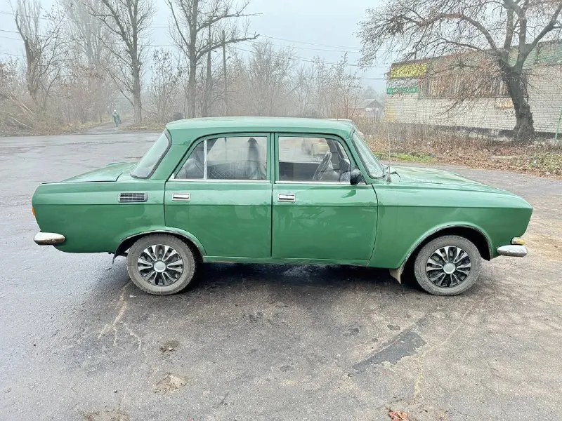 💶 цена: 68000₽ 📮 город: донецк 🚘 марка / модель: азлк 2140 📅 год выпуска: 1988 📊 пробег: - ⛽ двигатель (тип, объем, мощность): 1500, 75 л. с. ✅ vin код: - 🔧 тип кпп: механика 👨‍⚖ владельцев в птс: 1 📝 описание: продам азлк 2140, на хорошем ходу, состояние кузова видно на фото, днище, лонжероны и стаканы целые, двигатель и коробка работают отлично, по ходовой все хорошо, по электрике все работает, стоит электронное зажигание, новый стартер, карбюратор от жигулей, музыка, по документам на местном временном учёте 180, продажа по техпаспорту ☎ контактный телефон: 79498470595 📲 tg: серега 📞 звоните: +7(949)8470595 - фотография - 3