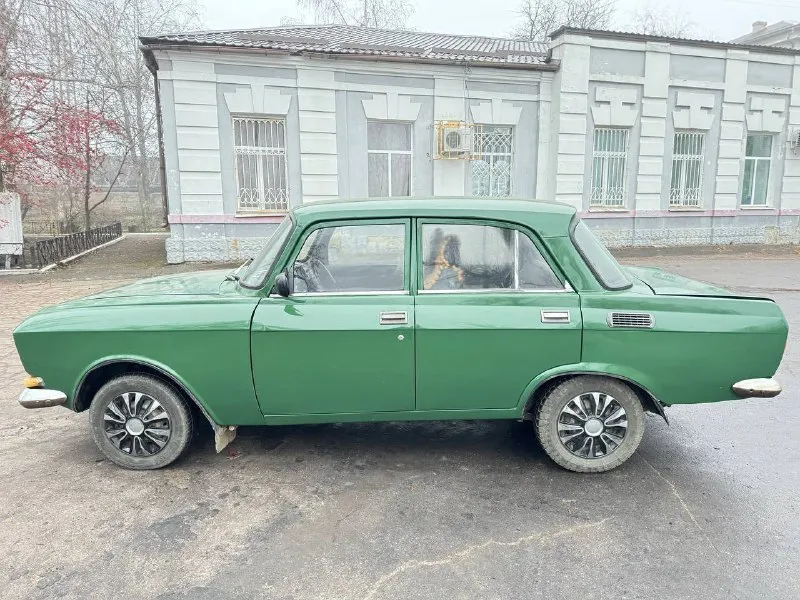 💶 цена: 68000₽ 📮 город: донецк 🚘 марка / модель: азлк 2140 📅 год выпуска: 1988 📊 пробег: - ⛽ двигатель (тип, объем, мощность): 1500, 75 л. с. ✅ vin код: - 🔧 тип кпп: механика 👨‍⚖ владельцев в птс: 1 📝 описание: продам азлк 2140, на хорошем ходу, состояние кузова видно на фото, днище, лонжероны и стаканы целые, двигатель и коробка работают отлично, по ходовой все хорошо, по электрике все работает, стоит электронное зажигание, новый стартер, карбюратор от жигулей, музыка, по документам на местном временном учёте 180, продажа по техпаспорту ☎ контактный телефон: 79498470595 📲 tg: серега 📞 звоните: +7(949)8470595 - фотография - 7