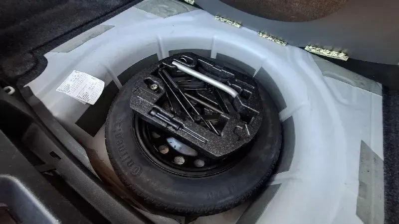 Продам свою машину volkswagen jetta,1.8 tsi, 2015года. мкпп автомобиль в отличном состоянии, родной пробег 125000 км. безопасность завод, стёкла и элементы кузова родные. комплектация спорт: комбинированный кожаный салон, расширенная мультимедиа, максимальный бортовой компьютер на русском языке, адаптивные лед фары, запуск с кнопки, камера заднего вида, подогрев сидений, кондиционер, круиз контроль, подогрев зеркал. установлена сигнализация pandora с автозапуском. готов на любые проверки за ваш счёт. первый владец по птс. цена: 1.4 млн все вопросы +79494574727 александр 📞 звоните: +7(949)4574727 - фотография - 8