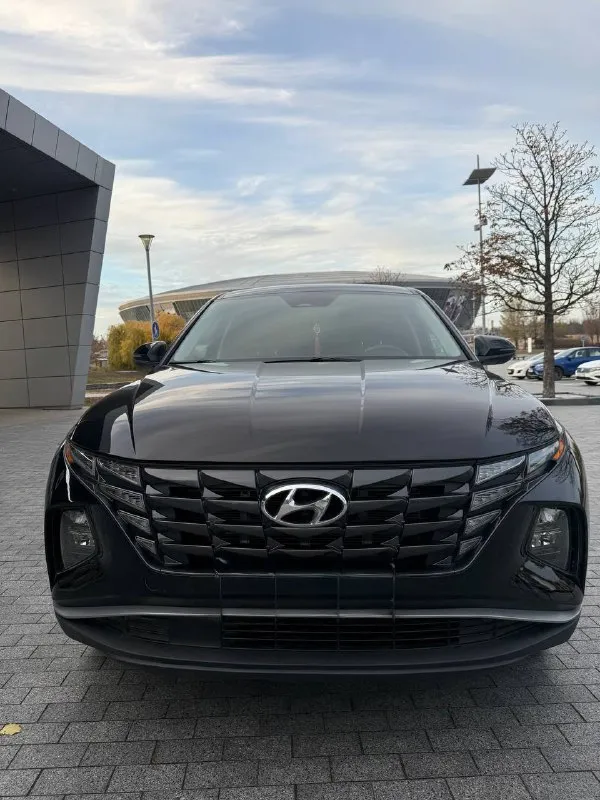 Продам личный автомобиль hyundai tucson, выпуск декабрь 2021г, пробег 48000км,8 ступ. автомат, полный привод, объем двигателя 2497см3,мощность 189л. с.комплектация :круиз-контроль, датчики света, слепых зон, система контроля полосы движения, датчики экстренного торможения, предупреждение о начале движения переднего авто, мультируль. цена 3150000р. конт. лицо лилия +79493349953 - фотография - 2