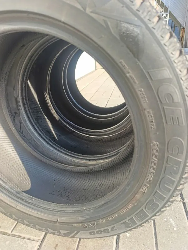 Продам: 1-2 комплект зимней резины 205/55/16 на докат. цена 3500₽. 3-4 комплект летней резины 215/50/17 на сезон смело. цена 5000₽. 5-6 комплект резины 255/50/20 состояние на фото. цена 18000₽. 7-8 комплект дисков и резины на уаз. пара новая, пара с пробегом 1500 км. цена за всё 55000₽ с торгом. 9-10 3 покрышки 225/45/18 в нормальном состоянии. цена 8500₽. всё находится в донецке. +79493045858. 📞 звоните: +7(949)3045858 - фотография - 2