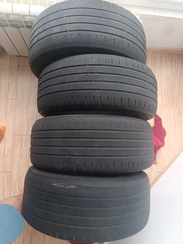 Продам: 1-2 комплект зимней резины 205/55/16 на докат. цена 3500₽. 3-4 комплект летней резины 215/50/17 на сезон смело. цена 5000₽. 5-6 комплект резины 255/50/20 состояние на фото. цена 18000₽. 7-8 комплект дисков и резины на уаз. пара новая, пара с пробегом 1500 км. цена за всё 55000₽ с торгом. 9-10 3 покрышки 225/45/18 в нормальном состоянии. цена 8500₽. всё находится в донецке. +79493045858. 📞 звоните: +7(949)3045858 - фотография - 3