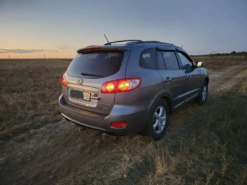 Hyundai santa fe 2 год: 2007 / двигатель: 2,7 бензин/газ. пробег: 192 тыс. км я являюсь владельцем авто уже 2 года. хорошая комплектация. хорошая музыка. полностью обслуженный и ухоженный автомобиль в отличном состоянии. 💰цена: 1.250.000 руб. торг +7 949-016-13-34 📞 звоните: +7(949)0161334 - фотография - 3