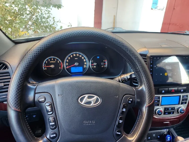 Hyundai santa fe 2 год: 2007 / двигатель: 2,7 бензин/газ. пробег: 192 тыс. км я являюсь владельцем авто уже 2 года. хорошая комплектация. хорошая музыка. полностью обслуженный и ухоженный автомобиль в отличном состоянии. 💰цена: 1.250.000 руб. торг +7 949-016-13-34 📞 звоните: +7(949)0161334 - фотография - 6