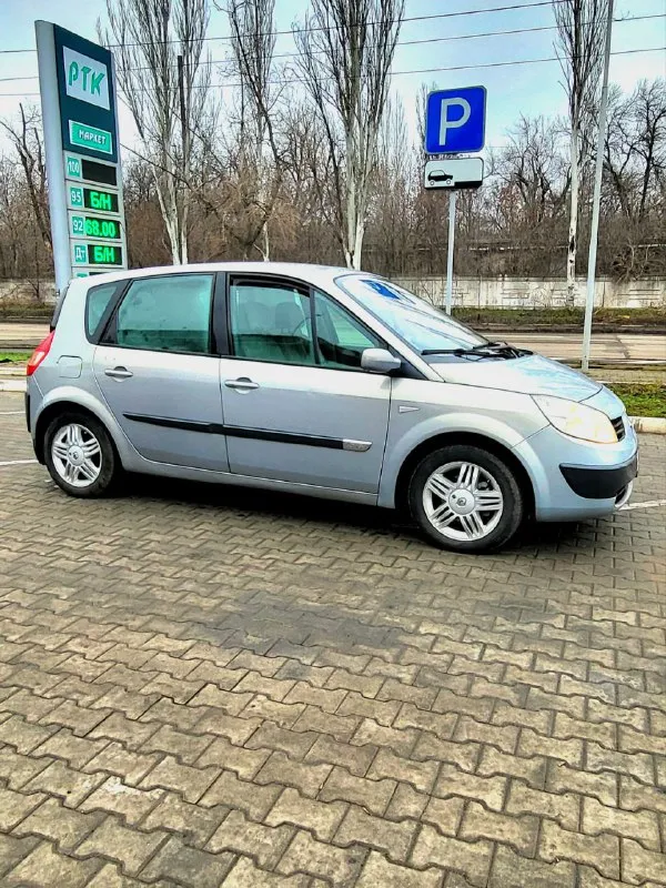 Renault scenic 2 renault сценик 2005 г. в. пригнана в донецк в 2017 году. один собственник. не бит, стекла заводские атермальные. красивый цвет кселарик. 1.6 к4м самый надёжный и экономичный. кузов без коррозии и ржавчины в дтп не был. максимальная комплектация: круиз контроль, мультируль, датчик света и дождя, кожаный салон трансформер, бесключевой доступ, климат контроль итд. .. цена 497т. р. +79498049797 📞 звоните: +7(949)8049797 - фотография - 2