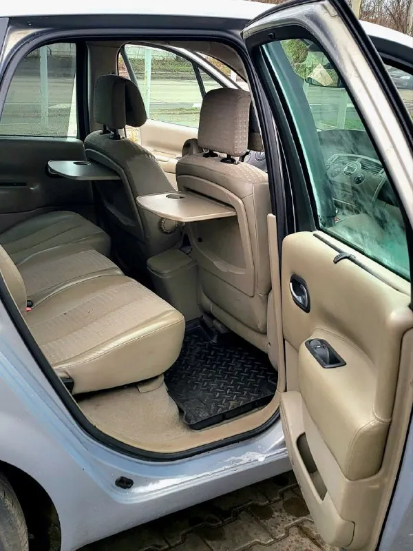 Renault scenic 2 renault сценик 2005 г. в. пригнана в донецк в 2017 году. один собственник. не бит, стекла заводские атермальные. красивый цвет кселарик. 1.6 к4м самый надёжный и экономичный. кузов без коррозии и ржавчины в дтп не был. максимальная комплектация: круиз контроль, мультируль, датчик света и дождя, кожаный салон трансформер, бесключевой доступ, климат контроль итд. .. цена 497т. р. +79498049797 📞 звоните: +7(949)8049797 - фотография - 6