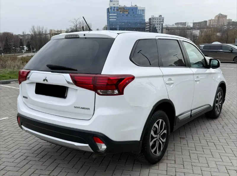 Продам mitsubishi outlander 2.0 бензин год выпуска 2016 состояние идеальное. полный привод рабочий без рыжиков сервисные книги. вложений не требует! любое оформление! я втарой хозяин! салон не затертый не порваный резина новая зимняя авто полностью обслужена до мелочей работает ровно. коробка переключает идеально климат контроль работает все жидкости заменены! стекла все родные. каждая кнопка работает) цена 1.620₽ +7-949-794-46-27 остольные вопросы по телефону звоните в любое время 📲 tg: евгений 📞 звоните: +7(949)7944627 - фотография - 4