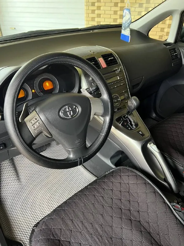 Продам toyota auris 2007 г в супер состоянии 🍭 1.6 коробка -автомат(не робот) пробег 170 привод-передний газ-бензин (газ вписан ) евро 4 машина местная не пригон👍 в машине есть все для комфортной езды -4 стеклоподъемника, климат, обогрев руля, сидений, лобового. центральный замок, линзы, 2 ключа!машина очень мягкая, без посторонних звуков и звуков!делать ничего не нужно!!!💯 ☎️+79494162204(донецк/макеевка) ‼️цена770₽🎁 📲 tg: @genyaaaaa 📞 звоните: +7(949)4162204 - фотография - 8