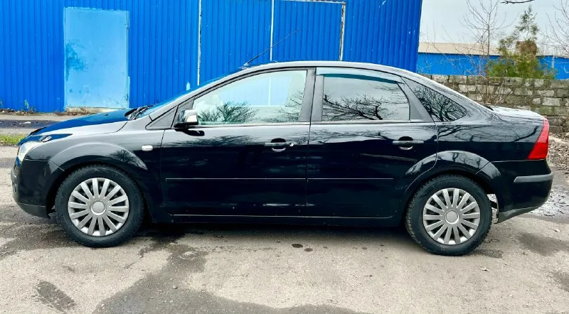 Цена 390.000 продам ford focus 2, в максимальной комплектации 2 зонный климат контроль, круиз контроль, 2007 год, двигатель 1,6 115 л. с. на механике. я собственник, оформлена на меня. новые колодки мультируль, на зимней хорошей резине, комплект летней на родных ford литых дисках документы чистые, я хозяин, номера все читаются +79491054723 📞 звоните: +7(949)1054723 - фотография - 5