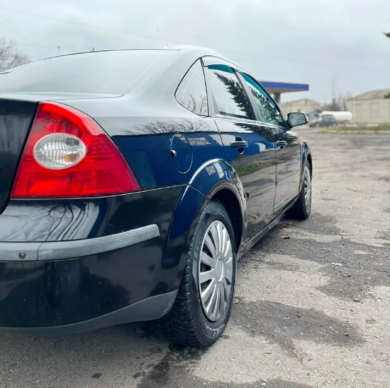 Цена 390.000 продам ford focus 2, в максимальной комплектации 2 зонный климат контроль, круиз контроль, 2007 год, двигатель 1,6 115 л. с. на механике. я собственник, оформлена на меня. новые колодки мультируль, на зимней хорошей резине, комплект летней на родных ford литых дисках документы чистые, я хозяин, номера все читаются +79491054723 📞 звоните: +7(949)1054723 - фотография - 6