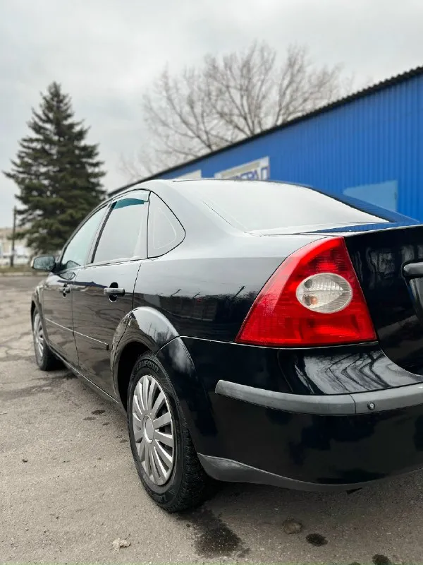 Цена 390.000 продам ford focus 2, в максимальной комплектации 2 зонный климат контроль, круиз контроль, 2007 год, двигатель 1,6 115 л. с. на механике. я собственник, оформлена на меня. новые колодки мультируль, на зимней хорошей резине, комплект летней на родных ford литых дисках документы чистые, я хозяин, номера все читаются +79491054723 📞 звоните: +7(949)1054723 - фотография - 8