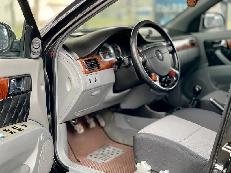 Продам chivrolet lacetti год выпуска 2008 комплектация (люкс) автомобиль в хорошем состоянии вложений не каких не требует (двигатель) в полном порядке не дымит не троит масло не ест (кпп) в хорошем состоянии не хрустит не выбивает все скоростя включаются как по маслу (ходовая) не стучит не гремит комплектация кондиционер 4 стеклоподъемника гур аудио система подогрев зеркал подогрев заднего стекла абс подушки безопасности юридически кристальна чиста штрафов ограничений нет город осмотра мариуполь номер для связи +79490854396 стоимость 485.000₽ хороший торг у капота срочно - фотография - 7