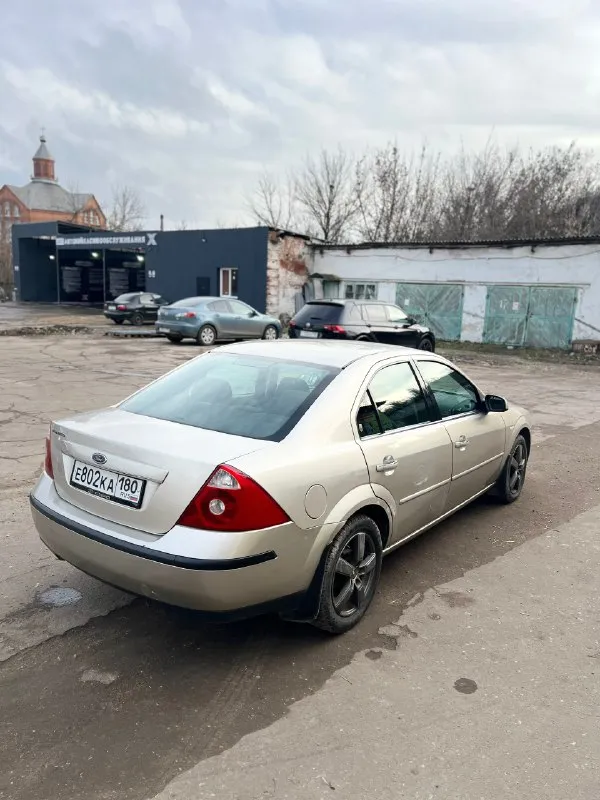 Продам ford mondeo 2.0 (150лс), механика год 2005 пробег 240к комплектация chia: климат подогрев лобового стекла пологрев заднего стекла датчик дождя датчик света 4 эл стеклоподъемника музыка sony (играет хорошо) машина в хорошем состоянии, владею год, до меня был хозяин с салона. ходовка взбитая, ничего не стучит, новое сцепление с выжимным, маховик после ремонта. климат летом был заправлен, дует лучше холодильника, печка греет, фары светят. машина не новая, есть жизненные недостатки, ничего критического. есть сигнализация, так же 2 ключа от машины. собственник цена 500тыс, торг присутствует. +7 949 369 6113 📞 звоните: +7(949)3696113 - фотография - 3