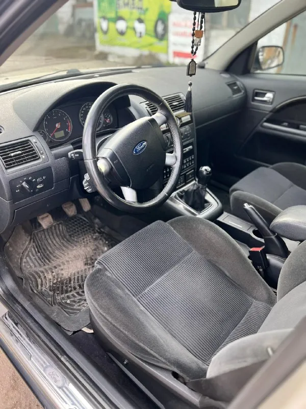 Продам ford mondeo 2.0 (150лс), механика год 2005 пробег 240к комплектация chia: климат подогрев лобового стекла пологрев заднего стекла датчик дождя датчик света 4 эл стеклоподъемника музыка sony (играет хорошо) машина в хорошем состоянии, владею год, до меня был хозяин с салона. ходовка взбитая, ничего не стучит, новое сцепление с выжимным, маховик после ремонта. климат летом был заправлен, дует лучше холодильника, печка греет, фары светят. машина не новая, есть жизненные недостатки, ничего критического. есть сигнализация, так же 2 ключа от машины. собственник цена 500тыс, торг присутствует. +7 949 369 6113 📞 звоните: +7(949)3696113 - фотография - 5
