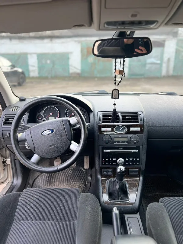 Продам ford mondeo 2.0 (150лс), механика год 2005 пробег 240к комплектация chia: климат подогрев лобового стекла пологрев заднего стекла датчик дождя датчик света 4 эл стеклоподъемника музыка sony (играет хорошо) машина в хорошем состоянии, владею год, до меня был хозяин с салона. ходовка взбитая, ничего не стучит, новое сцепление с выжимным, маховик после ремонта. климат летом был заправлен, дует лучше холодильника, печка греет, фары светят. машина не новая, есть жизненные недостатки, ничего критического. есть сигнализация, так же 2 ключа от машины. собственник цена 500тыс, торг присутствует. +7 949 369 6113 📞 звоните: +7(949)3696113 - фотография - 6