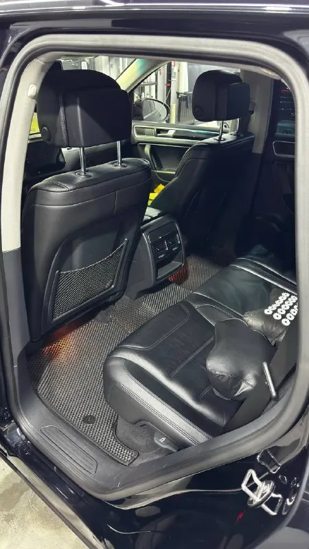 Продам volkswagen touareg 3.0 tdi год 2013 3.0 cjma 204 л. с. пробег 229т км полный привод (4wd) без пневмы! коробка aisin 8ст. максимальной комплектации webasto c пультом! бак 100л. произведена работа по удалению egr с установкой заглушек и перепрошивкой эбу установлены 2-е стёкла (тонированные и не тонированные, регулирулируется потайной кнопкой, нажал происходит замена тонированных на обычные и наоборот ). состояние отличное вложения не требует. собственник!! цена : 2800000руб. авто находится в г. снежное 89498501893 (если телефон не доступен то телеграмм ) 📞 звоните: +7(949)8501893 - фотография - 10