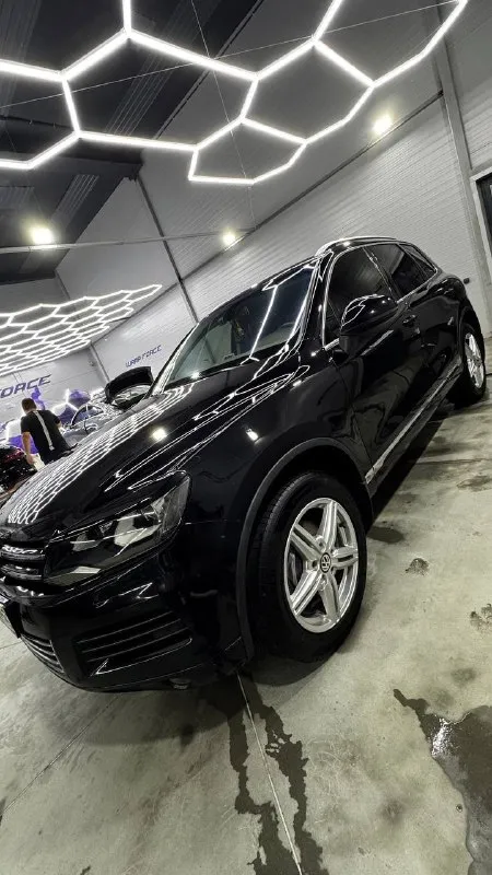 Продам volkswagen touareg 3.0 tdi год 2013 3.0 cjma 204 л. с. пробег 229т км полный привод (4wd) без пневмы! коробка aisin 8ст. максимальной комплектации webasto c пультом! бак 100л. произведена работа по удалению egr с установкой заглушек и перепрошивкой эбу установлены 2-е стёкла (тонированные и не тонированные, регулирулируется потайной кнопкой, нажал происходит замена тонированных на обычные и наоборот ). состояние отличное вложения не требует. собственник!! цена : 2800000руб. авто находится в г. снежное 89498501893 (если телефон не доступен то телеграмм ) 📞 звоните: +7(949)8501893 - фотография - 2