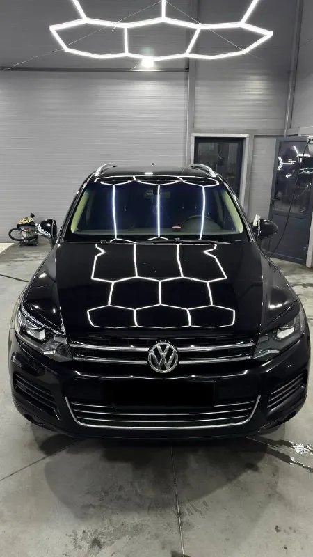Продам volkswagen touareg 3.0 tdi год 2013 3.0 cjma 204 л. с. пробег 229т км полный привод (4wd) без пневмы! коробка aisin 8ст. максимальной комплектации webasto c пультом! бак 100л. произведена работа по удалению egr с установкой заглушек и перепрошивкой эбу установлены 2-е стёкла (тонированные и не тонированные, регулирулируется потайной кнопкой, нажал происходит замена тонированных на обычные и наоборот ). состояние отличное вложения не требует. собственник!! цена : 2800000руб. авто находится в г. снежное 89498501893 (если телефон не доступен то телеграмм ) 📞 звоните: +7(949)8501893 - фотография - 3