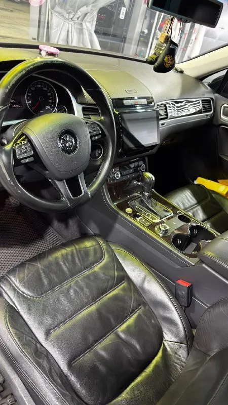 Продам volkswagen touareg 3.0 tdi год 2013 3.0 cjma 204 л. с. пробег 229т км полный привод (4wd) без пневмы! коробка aisin 8ст. максимальной комплектации webasto c пультом! бак 100л. произведена работа по удалению egr с установкой заглушек и перепрошивкой эбу установлены 2-е стёкла (тонированные и не тонированные, регулирулируется потайной кнопкой, нажал происходит замена тонированных на обычные и наоборот ). состояние отличное вложения не требует. собственник!! цена : 2800000руб. авто находится в г. снежное 89498501893 (если телефон не доступен то телеграмм ) 📞 звоните: +7(949)8501893 - фотография - 9