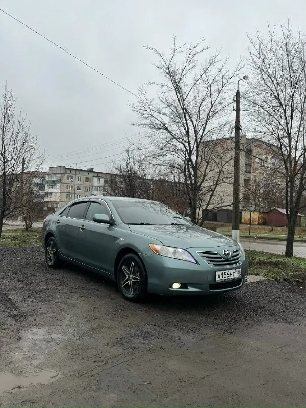 ✅продам toyota camry 40. год выпуска 2006. двигатель 2.4 на механике, очень надёжное сочетание! машина в хорошем состоянии! последние 9 лет в одних руках была! стоит хорошая музыка (саб буфер, усилители тд. ) ✅по комплектации(ел. зеркала, подогревы сидений, датчики света, дождя, климат контроль, парктроники, камера заднего вида) и др. по кузову рыжиков ржавчины нечего такого нет! двигатель без нариканий работает тихо, не дымит, масло не расходует. документы в полном порядке! 🚀цена 865тыс. торг. +79494501581 находиться г. харцызск езжу каждый день, если нужно могу пригнать ! 📞 звоните: +7(949)4501581 - фотография - 3