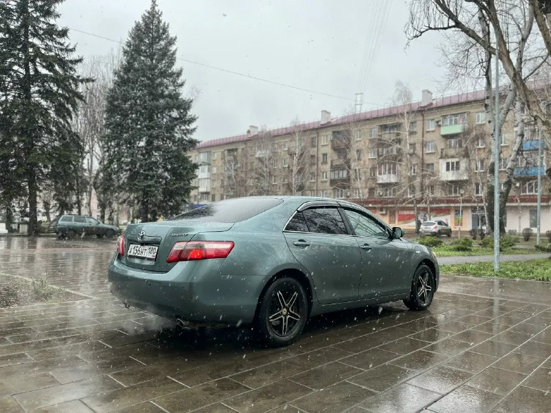✅продам toyota camry 40. год выпуска 2006. двигатель 2.4 на механике, очень надёжное сочетание! машина в хорошем состоянии! последние 9 лет в одних руках была! стоит хорошая музыка (саб буфер, усилители тд. ) ✅по комплектации(ел. зеркала, подогревы сидений, датчики света, дождя, климат контроль, парктроники, камера заднего вида) и др. по кузову рыжиков ржавчины нечего такого нет! двигатель без нариканий работает тихо, не дымит, масло не расходует. документы в полном порядке! 🚀цена 865тыс. торг. +79494501581 находиться г. харцызск езжу каждый день, если нужно могу пригнать ! 📞 звоните: +7(949)4501581 - фотография - 5