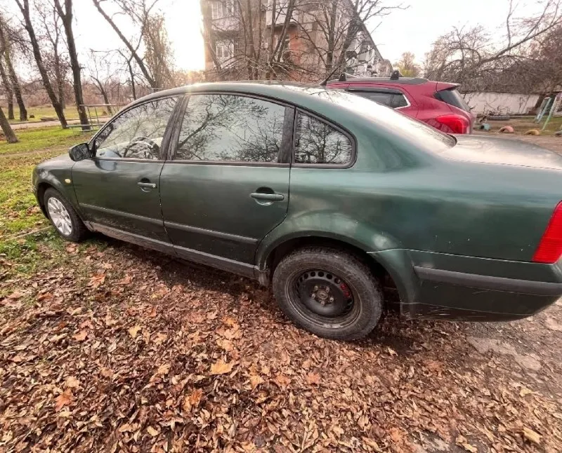 Срочно!!210000₽продам пассат в5.2000 г. в. полный привод мотор 2.3 (чугунный блок)работает ровно. тихо. масло не ест коробка механика. работает хорошо ходовая очень мягкая кузов видно на фото(полез лак)а так весь ровный и не гнилой так как оцинкованный. но машинкой надо позаниматься звоните все расскажу. осмотр донецк абакумова с документами порядок. цена 210000₽ +79498506757 +79493750694 📞 звоните: +7(949)8506757 - фотография - 2