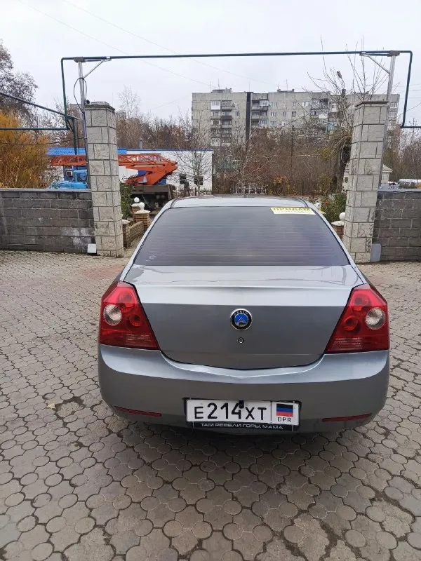 Продам geely mk 1.6 бензин/газ(таблетка) 2008 года, пробег 75000. 2 владельца, у первого хозяина приобреталась на пробеге 10000км. в основном трассовая эксплуатация. коробка переключает плавно, мотор надежный, неприхотливый, работает хорошо. в обслуживании недорогой авто. на r15 дисках. комплектация : кожанный салон кондиционер ( заправлен работает отлично ) люк(работает в двух положениях) 4 автоматических электростеклоподъемника с доводчиками 2din android магнитола teyes. дорогая линзованная билэд оптика автомобиль юридически чист, на рф учёте вы будете первым владельцем. цена 420000рублей город горловка 📲 tg: @gorlovskyy95 📞 +79493669137 📲 tg: @gorlovskyy 📞 звоните: +7(949)3669137 - фотография - 2