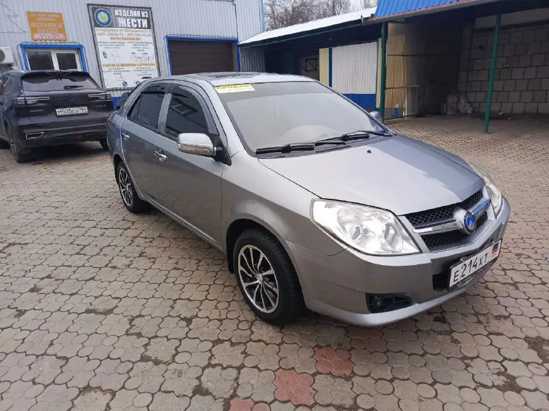 Продам geely mk 1.6 бензин/газ(таблетка) 2008 года, пробег 75000. 2 владельца, у первого хозяина приобреталась на пробеге 10000км. в основном трассовая эксплуатация. коробка переключает плавно, мотор надежный, неприхотливый, работает хорошо. в обслуживании недорогой авто. на r15 дисках. комплектация : кожанный салон кондиционер ( заправлен работает отлично ) люк(работает в двух положениях) 4 автоматических электростеклоподъемника с доводчиками 2din android магнитола teyes. дорогая линзованная билэд оптика автомобиль юридически чист, на рф учёте вы будете первым владельцем. цена 420000рублей город горловка 📲 tg: @gorlovskyy95 📞 +79493669137 📲 tg: @gorlovskyy 📞 звоните: +7(949)3669137 - фотография - 4