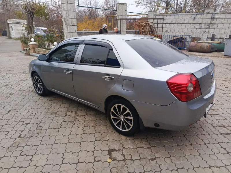 Продам geely mk 1.6 бензин/газ(таблетка) 2008 года, пробег 75000. 2 владельца, у первого хозяина приобреталась на пробеге 10000км. в основном трассовая эксплуатация. коробка переключает плавно, мотор надежный, неприхотливый, работает хорошо. в обслуживании недорогой авто. на r15 дисках. комплектация : кожанный салон кондиционер ( заправлен работает отлично ) люк(работает в двух положениях) 4 автоматических электростеклоподъемника с доводчиками 2din android магнитола teyes. дорогая линзованная билэд оптика автомобиль юридически чист, на рф учёте вы будете первым владельцем. цена 420000рублей город горловка 📲 tg: @gorlovskyy95 📞 +79493669137 📲 tg: @gorlovskyy 📞 звоните: +7(949)3669137 - фотография - 5