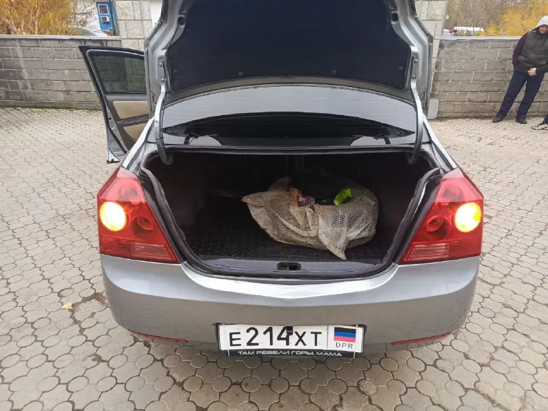 Продам geely mk 1.6 бензин/газ(таблетка) 2008 года, пробег 75000. 2 владельца, у первого хозяина приобреталась на пробеге 10000км. в основном трассовая эксплуатация. коробка переключает плавно, мотор надежный, неприхотливый, работает хорошо. в обслуживании недорогой авто. на r15 дисках. комплектация : кожанный салон кондиционер ( заправлен работает отлично ) люк(работает в двух положениях) 4 автоматических электростеклоподъемника с доводчиками 2din android магнитола teyes. дорогая линзованная билэд оптика автомобиль юридически чист, на рф учёте вы будете первым владельцем. цена 420000рублей город горловка 📲 tg: @gorlovskyy95 📞 +79493669137 📲 tg: @gorlovskyy 📞 звоните: +7(949)3669137 - фотография - 7