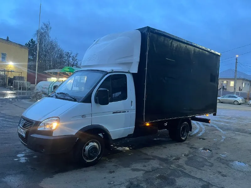 Продам газель бизнес 2024 года. покупался новым в ростове, автосалон авторитейл. пробег 37648 км. двигатель 2.7 эвотек, газ/бензин, механика 5 ступка, газовый баллон на 100 литров, состояние нового автомобиля, салон не затертый, верхняя и боковая загрузка, спойлер, газ, ворота вписаны в птс. размер будки внутренний: длина 4.2м, ширина 2.1м, высота 2,2м. осмотр в донецке. подробная информация по телефону. цена 2200000 руб. разумный торг у капота. звоните +79493750054 павел 📞 звоните: +7(949)3750054 - фотография - 2