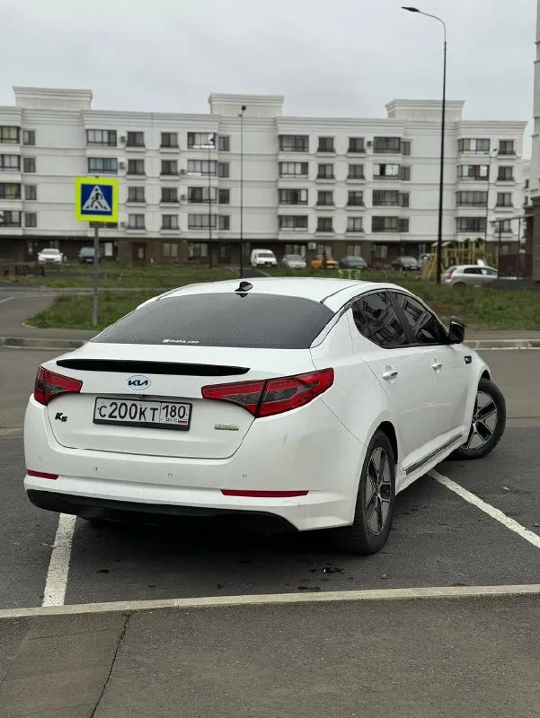 📌📌📌 Продам kia k5 (optima) 10.2013 года выпуска. 🚘 автомобиль чистый кореец 🔥 ( не америка❗️, не грузия❗️) авто без дтп, в такси не была. Автомобиль в очень хорошем состоянии, полностью обслужен, вложений никаких не требует, обслуживалась всегда своевременно. 🚀 двигатель атмосферный 2.0 бензин + гибрид, масло не расходует, от замены до замены, в отличном состоянии, очень экономичное авто. Родной пробег 211.000 🧨 (родной). По гибриду, коробке, ходовке никаких вопросов нет. Коробка-обычный гидротрансформатор без пинков, рывков, толчков и так далее. 🛞 кузов в родной краске, есть два вторичных окраса. Цвет белый перламутр, очень красиво выглядит. Стекла абсолютно все родные, включая лобовое. 💥 очень хорошая комплектация: 🎁 -двойной климат контроль -кондиционер(заправлен летом 2024г) -полный электропривод сидений -подогрев сидений -вентиляция сидений -подогрев руля -без ключевой доступ -электро складывание зеркал+подогрев -кожаные сиденья с перфорацией -кожаный мультируль -кр
📞 Звоните: +7(949)5318485 - фотография - 4