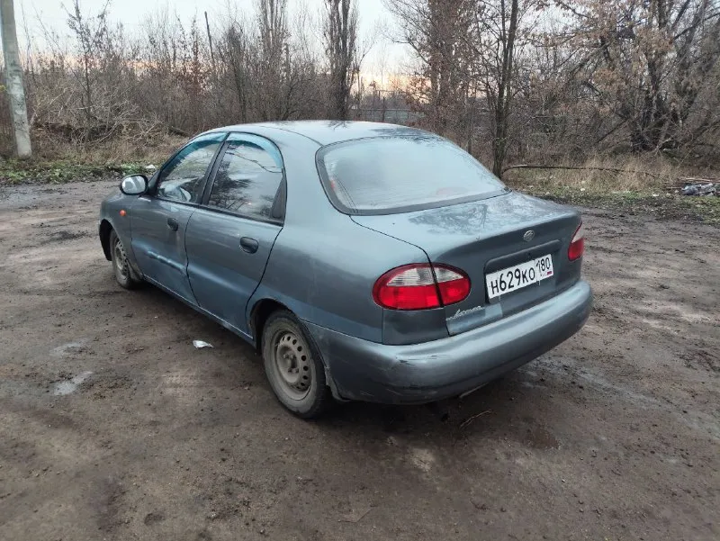 Продам заз ланос 2009 года выпуска, на ходу, на газу, состояние кузова видно на фото, днище, лонжероны, и стаканы целые, двигатель и коробка работают хорошо, по электрике все работает, комплектация гидроусилитель руля, кондиционер и передние стеклоподъёмники (все работает), на машине установлен газ евро4, стоит музыка, зимняя резина, по документам постоянный местный учёт, я хозяин, цена 153.000руб, машина находится в донецке в кировском районе, остальные вопросы по телефону +79494327242 📲 tg: @snikita16 📞 звоните: +7(949)4327242 - фотография - 7