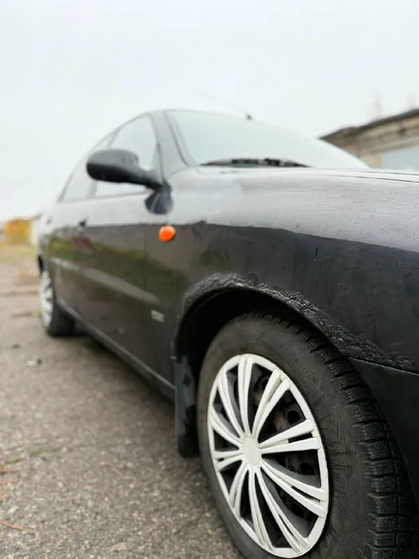 215.000₽ торг продам zaz daewoo lanos 1.5, с евро 3(таблетка в багажнике) поляк, везде надписи на польском, с кондиционером(рабочим), гидроусилителем руля, стеклоподъемниками, музыкой, сигнализацией. сразу пишу, кузов в дрянном состоянии, правый порог ржавый, по кузову есть рыжи техническая часть - супер. в августе (5.000 км назад) сделал большое то, с заменой сцепления, масла в коробке, что-то меняли еще по ходовой, уже не вспомню, недавно полностью перебрали генератор, вся внутрянка новая, в специализированном сервисе делали, может еще гарантия на работу сохранилась деньги не экономил, ставил новые хорошие запчасти. никогда не подводила, всегда на ходу. машина в одних руках 4 года, недавно поставил на рф учет, всю жизнь была в донецке, эксплуатировалась по рабочим делам, 70% пробега по трассе по технике вложений не требует, по кузову - нужны сварочные работы. если машина нужна просто ездить, даже варить ничего не нужно😁кататься и все. комплект зимней, летней резин 📞 звоните: +7(949)0510564 - фотография - 5