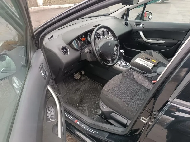 Цена 540.000тыс. руб торг!!! продом peugeot 308 год 2010 мотор 1.6 бензин акпп- автомат пробег 180.000тыс автомобиль в хорошем техническом состояние а так же и по кузову. в хорошей комплектации:двухзонный климат-контроль(рабочий), полный эл пакет, эл зеркала с подогревом, эл стеклоподъемники, датчик света, датчик дождя. abs, airbag, esp, подогрев передних сидений, подогрев заднего стекла, полный борт компьютер. , сервисные книжки. расход очень приятный. на хорошей зимней резине! по документам полный порядок, рф учёт переоформление без проблем! автомобиль находится в городе донецк в центре. цена 540.000 тыс. руб торг !!! возможна продажа в кредит. по всем интересующим вопросам звоните :+79490510616 📞 звоните: +7(949)0510616 - фотография - 6