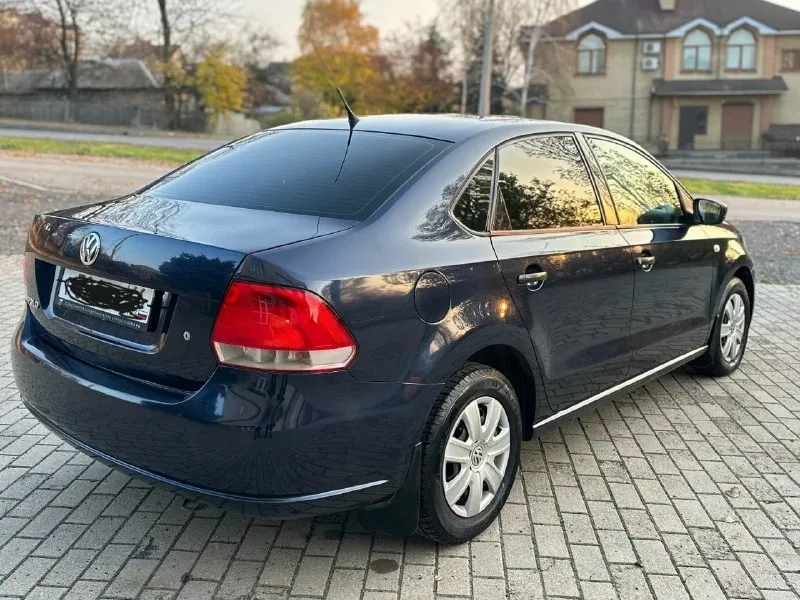 ▶️ volkswagen поло 2011 год ▶️ объём двигателя:1.6 ▶️ механика ℹ️ описание: ✅ автомобиль в очень хорошем состоянии. вся обслужена ✅ два комплекта колёс зимние и летние ✅пробег 195000 ✅ автотека зелёная в такси не была и соответсвенно весь кузов и железо ровное! ✅ авто обслужено! мотор не дымит, масло не ест, едет очень бодро. машина внешне в отлично состояние, без рыжиков гнили и т на любые проверки за ваш счет - готов. 🏛 юридически автомобиль чист, без штрафов 💰 цена🔥:690000 рублей торг у капота 🏢 осмотр: донецк ☎ более под ±79496164235 📞 звоните: +7(949)6164235 - фотография - 4
