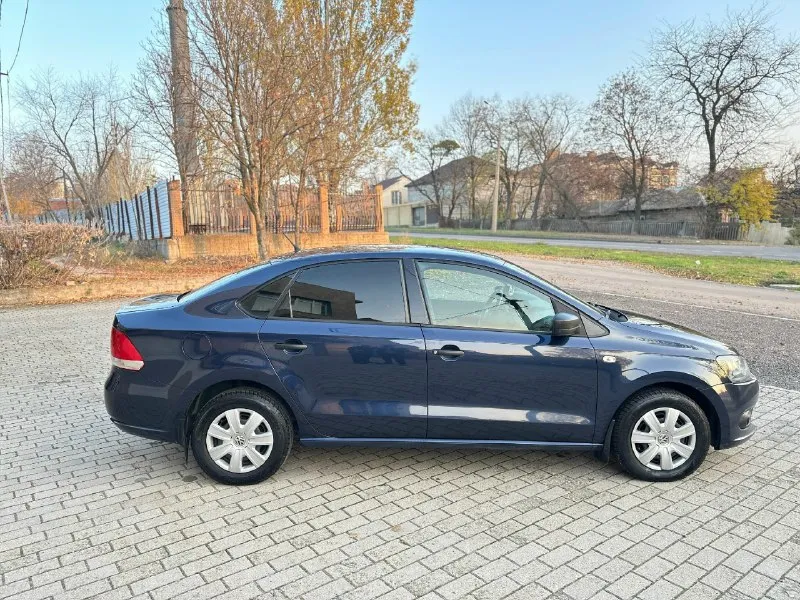 ▶️ volkswagen поло 2011 год ▶️ объём двигателя:1.6 ▶️ механика ℹ️ описание: ✅ автомобиль в очень хорошем состоянии. вся обслужена ✅ два комплекта колёс зимние и летние ✅пробег 195000 ✅ автотека зелёная в такси не была и соответсвенно весь кузов и железо ровное! ✅ авто обслужено! мотор не дымит, масло не ест, едет очень бодро. машина внешне в отлично состояние, без рыжиков гнили и т на любые проверки за ваш счет - готов. 🏛 юридически автомобиль чист, без штрафов 💰 цена🔥:690000 рублей торг у капота 🏢 осмотр: донецк ☎ более под ±79496164235 📞 звоните: +7(949)6164235 - фотография - 5